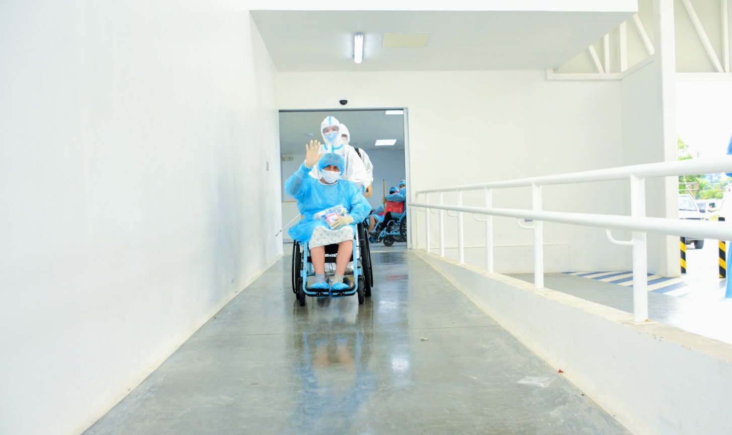 Más recuperados de COVID19 reciben el alta del Hospital El Salvador mas-recuperados-de-covid19-reciben-el-alta-del-hospital-el-salvador